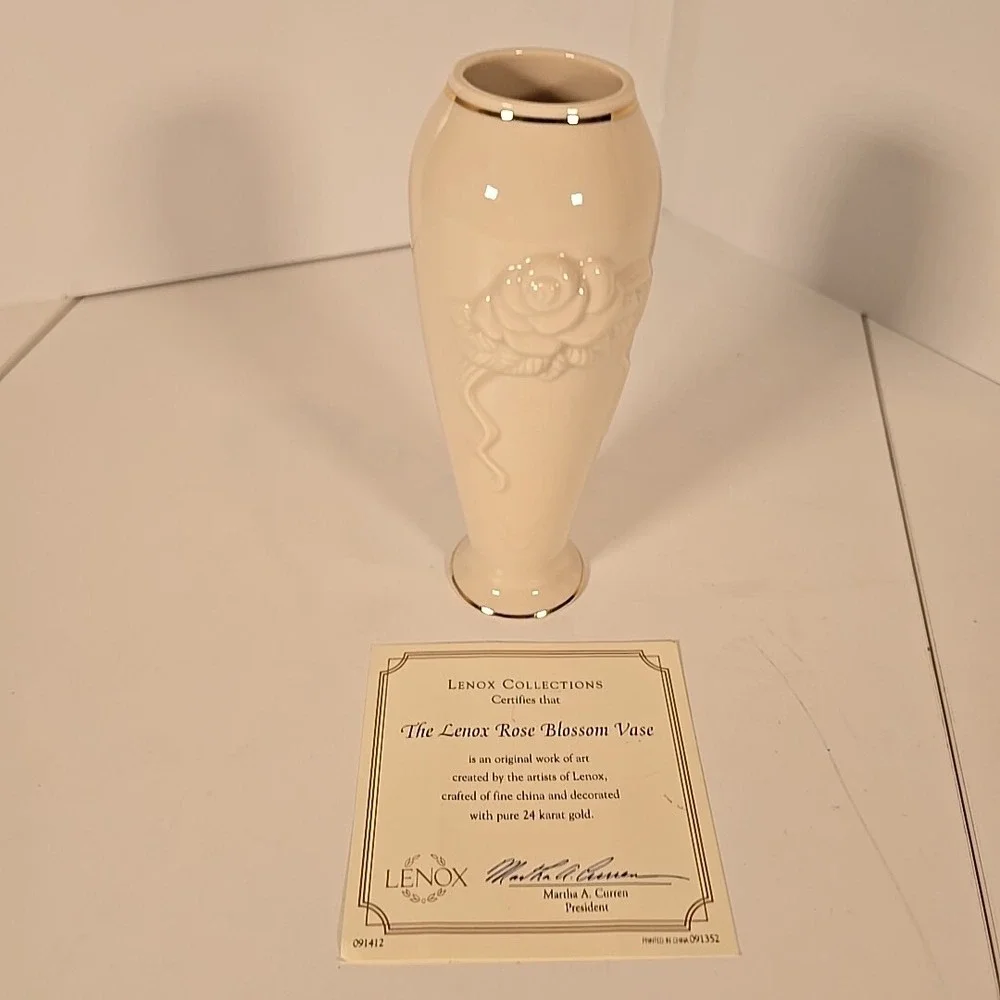 Lenox Ivory Embossed Rose Porcelain Vase with Gold Trim 6
